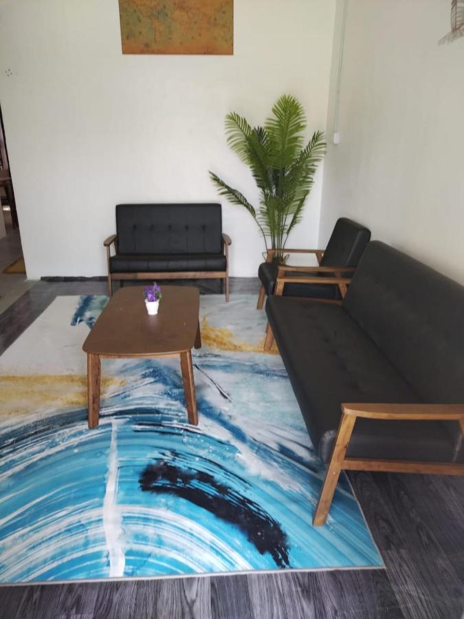 Hutan Melintang Homestay Embah Ros & Embah Lek מראה חיצוני תמונה