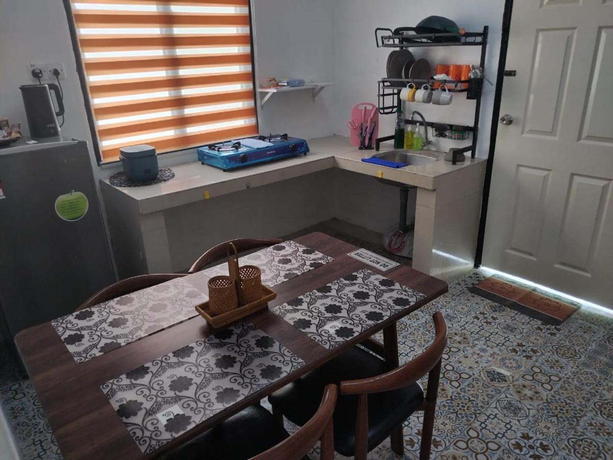 Hutan Melintang Homestay Embah Ros & Embah Lek מראה חיצוני תמונה