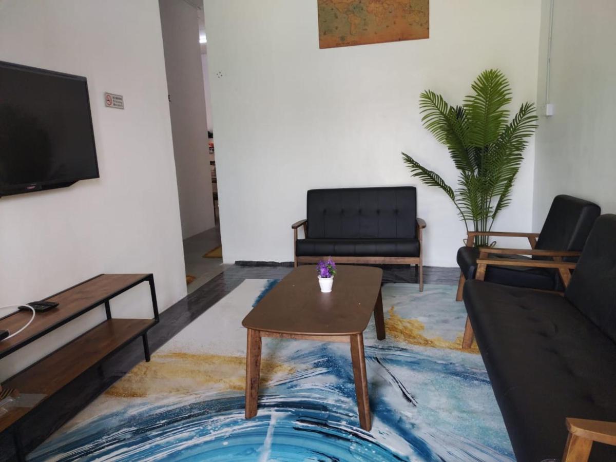 Hutan Melintang Homestay Embah Ros & Embah Lek מראה חיצוני תמונה