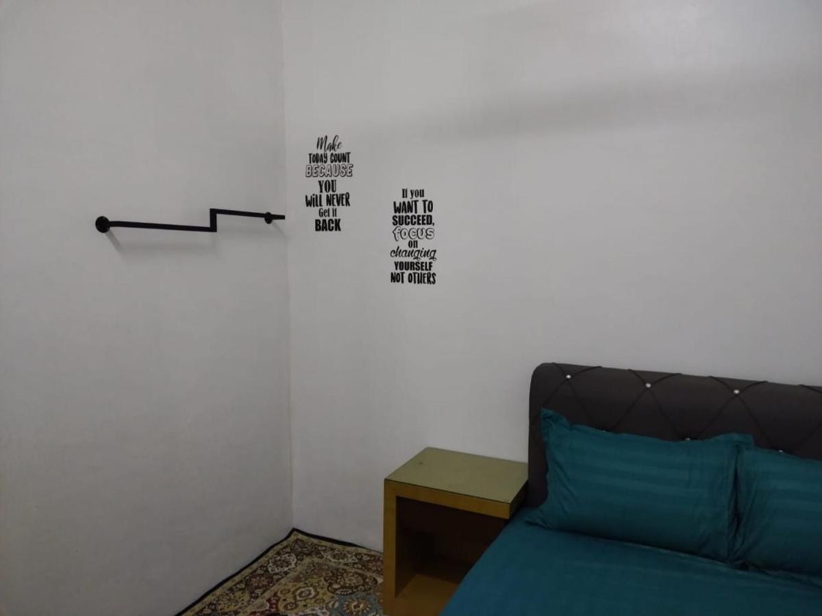 Hutan Melintang Homestay Embah Ros & Embah Lek מראה חיצוני תמונה